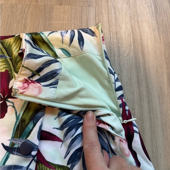 NWT Lady Hagen Tropical Floral Women's Skort - Picture 5 of 11